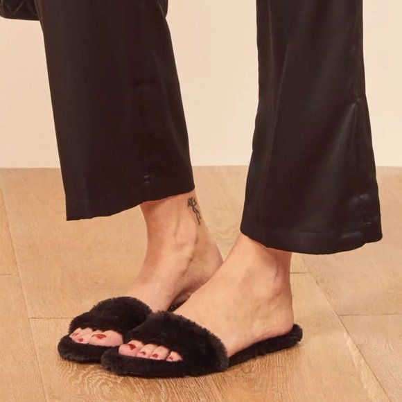 REFORMATION Lottie Slide in Black - Picture 1 of 8